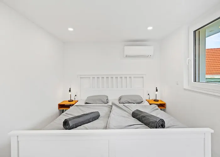 Villa Jaeger Mit Pool In Vienna