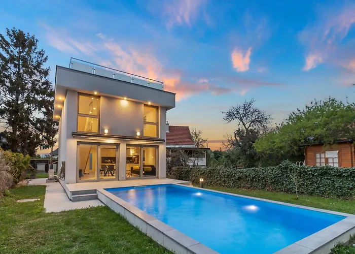 Villa Jaeger Mit Pool In