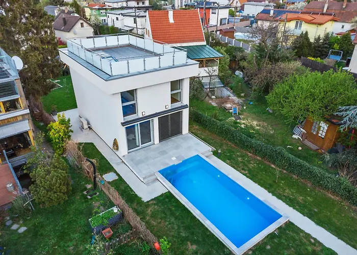 Villa Jaeger Mit Pool In *